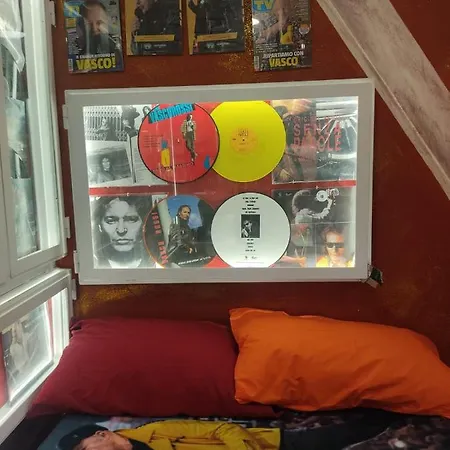 A For A Few Or A Few Days Hotel del amor Catania