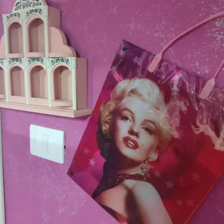 A For A Few Or A Few Days 情趣酒店 *