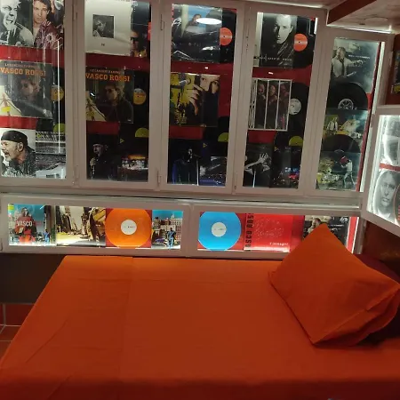 Love hotel A For A Few Or A Few Days