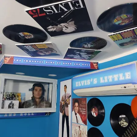 A For A Few Or A Few Days 情趣酒店