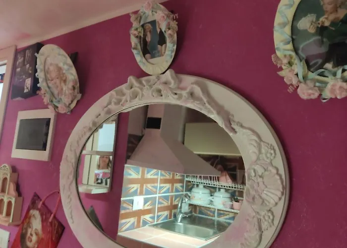 Love hotel A For A Few Or A Few Days