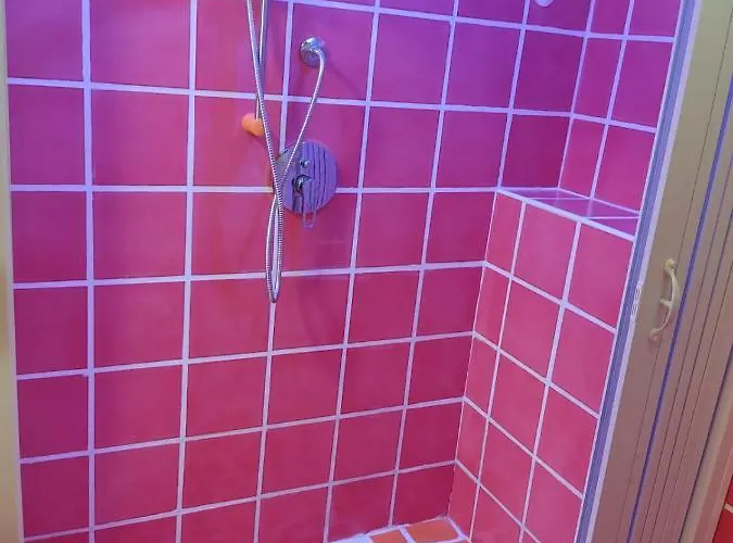 Love hotel A For A Few Or A Few Days *