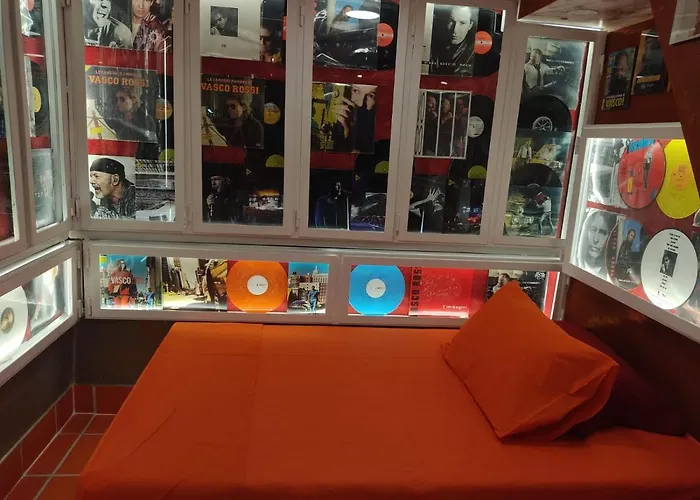 Love hotel A For A Few Or A Few Days